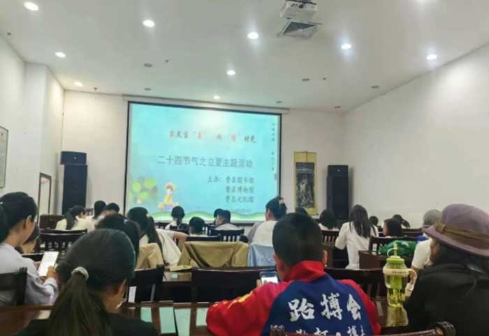 资讯